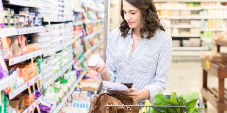 Unione Naz. Consumatori su inflazione: +395 euro per carrello spesa, +375 per mangiare e bere