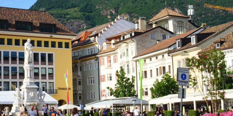 Unione Naz. Consumatori su inflazione: la classifica delle città più care d’Italia, al 1° posto Bolzano, poi Rimini e Venezia