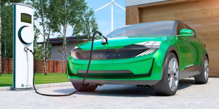 Auto elettriche, maxi incentivi fino a 11.000 euro: come fare domanda e chi può richiederli