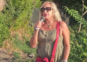 CASAMICCIOLA, RIUSCITA LA PROTESTA CONTRO LA DISTRUZIONE DEL FUNNULILLO: “GIU’ LE MANI DAL CRATERE”