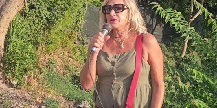 CASAMICCIOLA, RIUSCITA LA PROTESTA CONTRO LA DISTRUZIONE DEL FUNNULILLO: “GIU’ LE MANI DAL CRATERE”