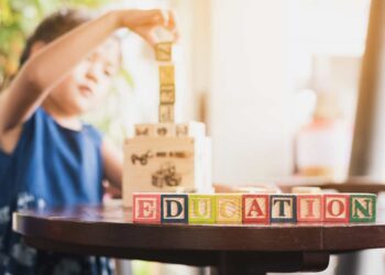 ANSIA DA RIENTRO A SCUOLA, COME COMBATTERLA CON LE FIABE: i consigli del podcast Le Favole di B e di Novakid Italia