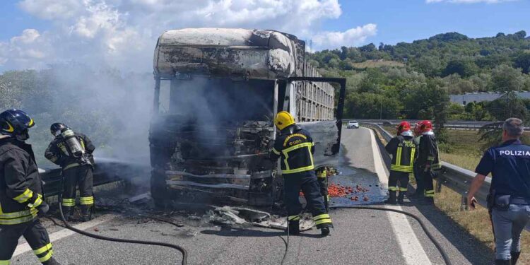 Incendio sull’A16. Intervento tempestivo di GSA: “L’azienda premierà i propri soccorritori”