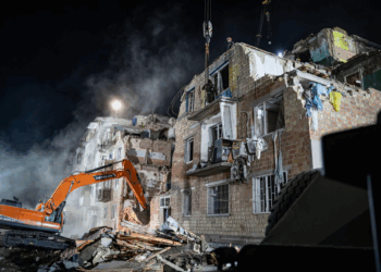 La Russia continua a bombardare l’Ucraina mentre Kiev e alleati chiedono di fermare la guerra e fare accordo di pace