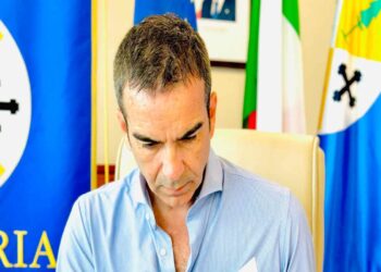 Occhiuto si dimette da presidente della regione Calabria ma si ricandida: La Calabria prima di ogni altra cosa