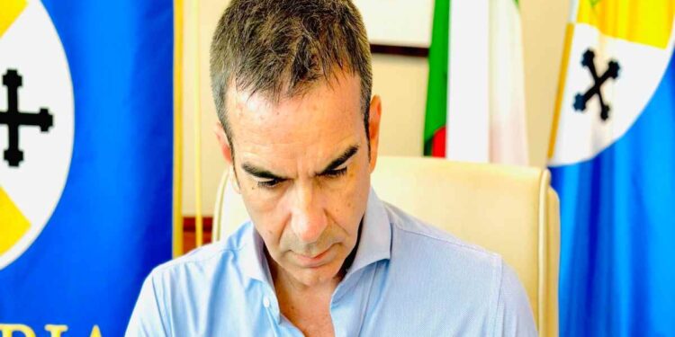 Occhiuto si dimette da presidente della regione Calabria ma si ricandida: La Calabria prima di ogni altra cosa