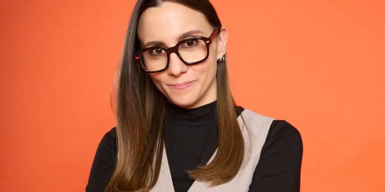 “RESTATE A NAPOLI” 2025: IL 10 AGOSTO SI PARTE CON AURORA LEONE