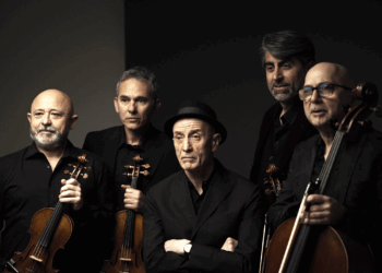 RESTATE A NAPOLI: IL FERRAGOSTO IN PIAZZA PLEBISCITO CON PEPPE SERVILLO & SOLIS STRING QUARTET