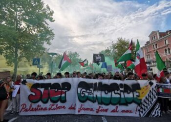“Stop al genocidio in Palestina” in migliaia alla manifestazione alla mostra del cinema di Venezia per accendere i riflettori su Gaza