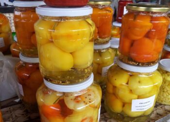 Dalle conserve alle pappe per bambini: ecco cosa fare per evitare il rischio botulino