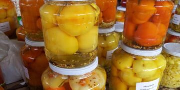 Dalle conserve alle pappe per bambini: ecco cosa fare per evitare il rischio botulino