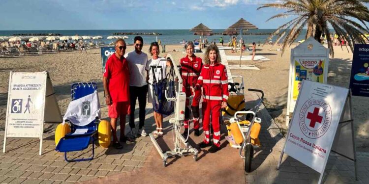 San Benedetto del Tronto diventa ancora più accessibile: un sollevatore in comodato d’uso grazie alla rete tra AISLA Marche, Croce Rossa e Comune