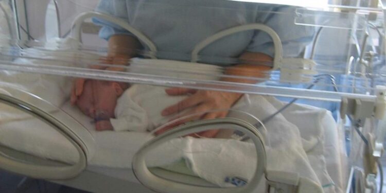 Neonati morti a Bolzano: cos’è e come si contrae l’infezione Serratia?