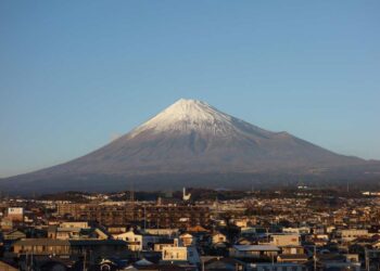 Cosa succederebbe se eruttasse il Monte Fuji? Il Giappone risponde con un video generato con AI