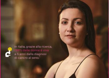 IL NASTRO ROSA INCOMPLETO DI FONDAZIONE AIRC SIMBOLO DELL’IMPEGNO DELLA RICERCA PER CURARE TUTTE LE DONNE CON TUMORE AL SENO