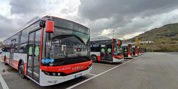 Caserta, Air Campania: De luca presenta 20 nuovi autobus elettrici