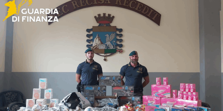 Napoli, maxi sequestro di oltre 1 milione e mezzo di giocattoli non sicuri e/o contraffatti