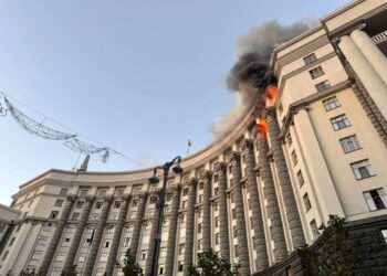 Tensione in aumento: Mosca attacca il Palazzo del Governo di Kiev, pronta la risposta ucraina