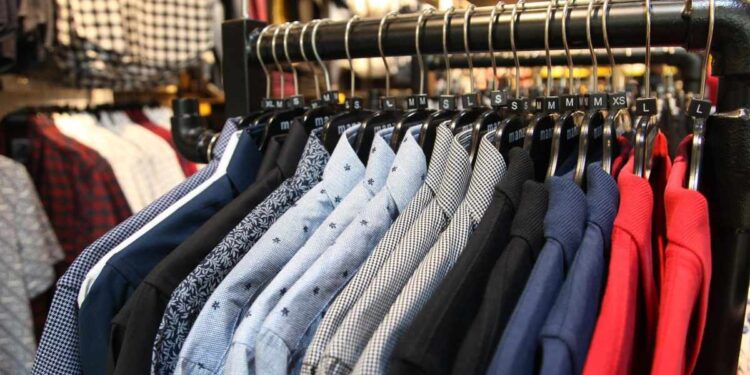 Serata glamour, l’outfit perfetto in equilibrio tra risparmio ed esclusività