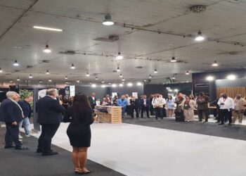 Dagli arredi per hotel e ville in Africa alle sculture in perle