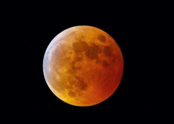 Eclissi totale di Luna domenica 7 settembre: quando e come vederla dall’Italia