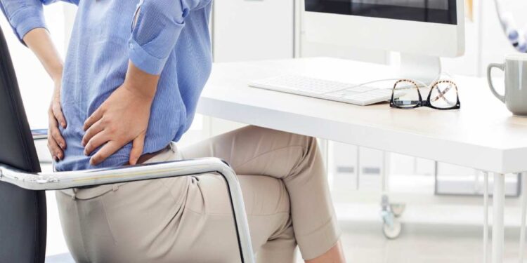 Postura corretta: come prevenire il collasso vertebrale nella vita quotidiana