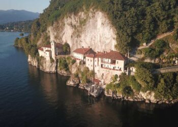 Vivere l’Eremo di Santa Caterina del Sasso con lentezza: i mercoledì d’autunno nuova iniziativa con pranzo e visita guidata