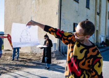 Abetare (un giorno a scuola), 2025 Disegni e scarabocchi dei banchi delle scuole di Dogliani e dei Balcani