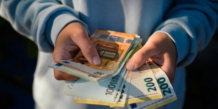 Unione Naz. Consumatori su Bankitalia uso contante