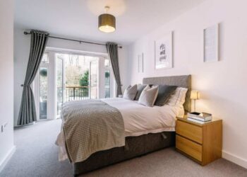 Stile minimalista: linee pulite, colori neutri e funzionalità nell’arredamento interni