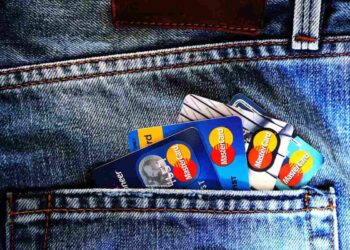 Carte di credito gratuite in aumento, ma con plafond più basso e condizioni da rispettare