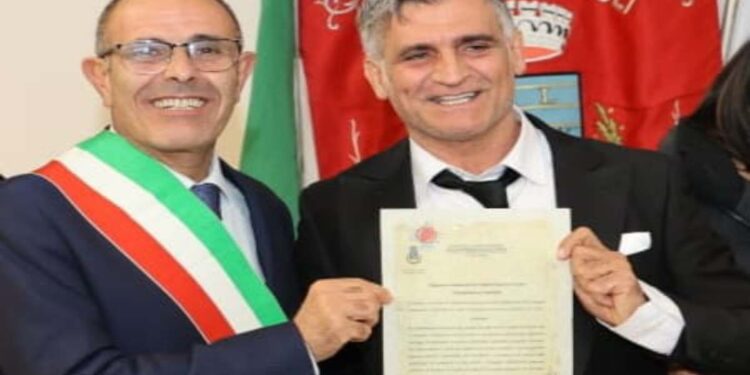 CASOLA DI NAPOLI: CITTADINANZA ONORARIA ALL’ATTORE ANGELO IANNELLI, PULCINELLA ALTRUISTA E SOLIDALE
