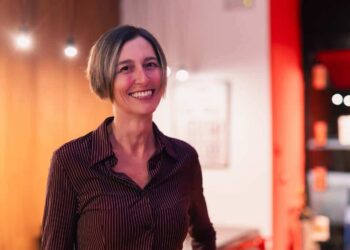 Cucina ed Arte si incontrano al Ristorante “ACTA -CUCINA MODERNA “ a Cava de’ Tirreni. Ad esporre Manuela Borrelli con la sua “Tenere passioni”