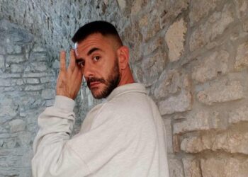 Davide Uria. La fragilità come metodo, il varco come forma