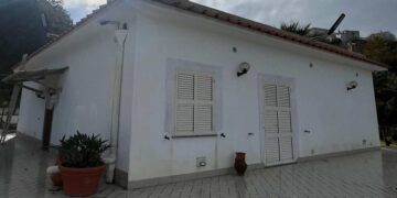 ISCHIA, SI PRESENTANO A CASA PER ABBATTERGLIELA: 80ENNE CARDIOPATICO COLPITO DA INFARTO DEL MIOCARDIO