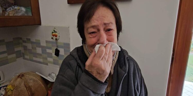 ABBATTIMENTI, NONNA ERSILIA IN LACRIME: “MIO MARITO COLPITO DA INFARTO, SE VENGONO LE RUSPE MORIAMO”