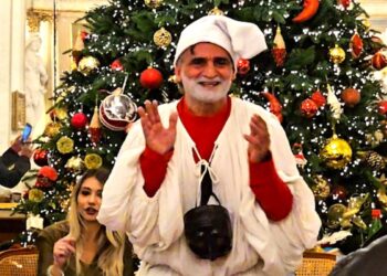 L’OPERA SOCIALE DEL PULCINELLA DI ANGELO IANNELLI RACCONTATA DAI VERSI POETICI DI GENNARO SAVIO