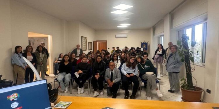 FONDAZIONE CARLO MENDOZZI ETS INCONTRA I GIOVANI PER INCREMENTARE LA SICUREZZA E LA CONSAPEVOLEZZA ALLA GUIDA