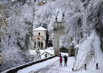 Fiaccolata di fine anno al Sacro Monte domenica 28 dicembre