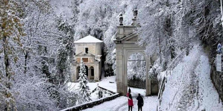 Fiaccolata di fine anno al Sacro Monte domenica 28 dicembre