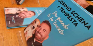 Don Cosimo Schena conquista Salerno. Gremita la Libreria Feltrinelli per la presentazione del libro “Da quando ti ho trovato” promosso da Scena Teatro