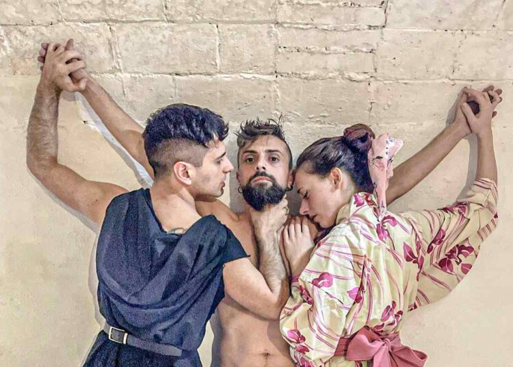 Omosessualità repressa, desiderio e maschera sociale:  Yukio Mishima riletto in scena tra eros e disciplina