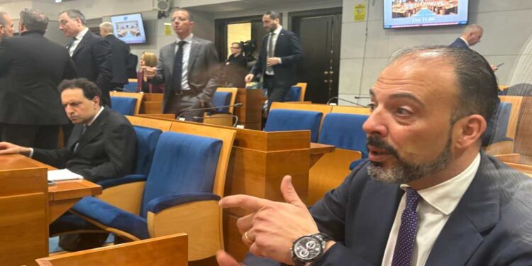 Dimensionamento scolastico, Petitto (FI): Fico intervenga e blocchi tutto, serve discontinuità con il metodo De Luca