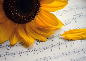 Perché alcune canzoni ci restano bloccate in testa? La spiegazione scientifica del fenomeno