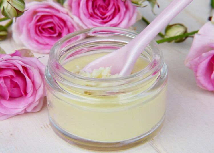 Funzioni e benefici dell’acido ialuronico per la pelle