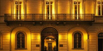 Apre il contest “Connessioni di Luce”: giovani artisti chiamati a illuminare Torino con un’opera che celebra le relazioni e 70 anni di esperienza nella comunicazione con Bussolino Sitcap