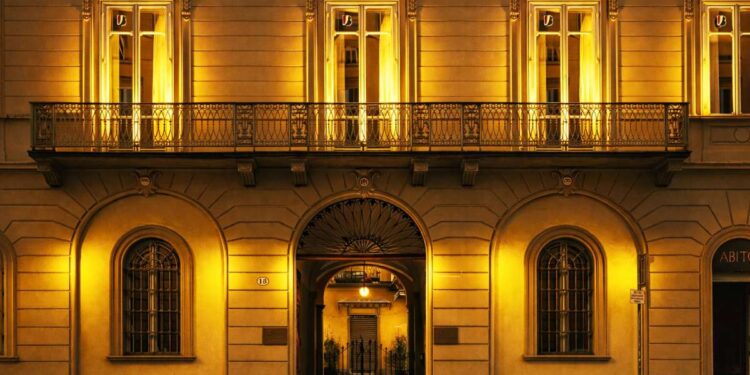 Apre il contest “Connessioni di Luce”: giovani artisti chiamati a illuminare Torino con un’opera che celebra le relazioni e 70 anni di esperienza nella comunicazione con Bussolino Sitcap