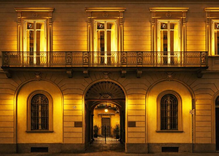 Apre il contest “Connessioni di Luce”: giovani artisti chiamati a illuminare Torino con un’opera che celebra le relazioni e 70 anni di esperienza nella comunicazione con Bussolino Sitcap