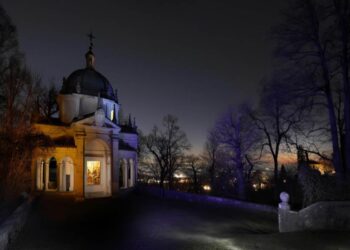 Le cappelle del Sacro Monte in pittografie su metallo e oro contorto in mostra a Buguggiate dal 4 all’8 maggio