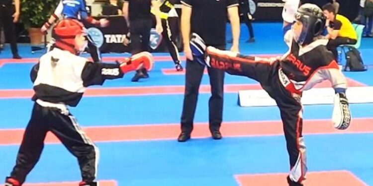 CAMPIONATO ITALIANO DI KICKBOXING, A JESOLO APOTEOSI DA PODIO PER L’ASD BRUCE LEE: 3 ORI E 1 BRONZO